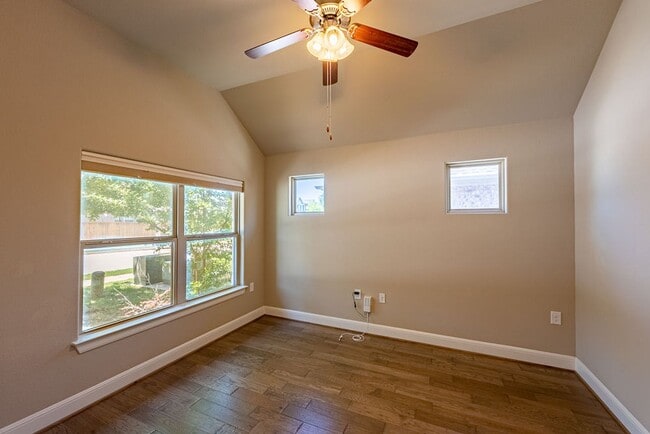 Building Photo - Charming Cedar Park Retreat: 3-Bedroom Home with Versatile Features and Community Amenities