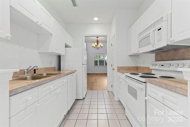 Building Photo - 8122 Village Harbor Dr