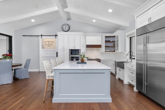 Building Photo - 940 Greenbriar Dr