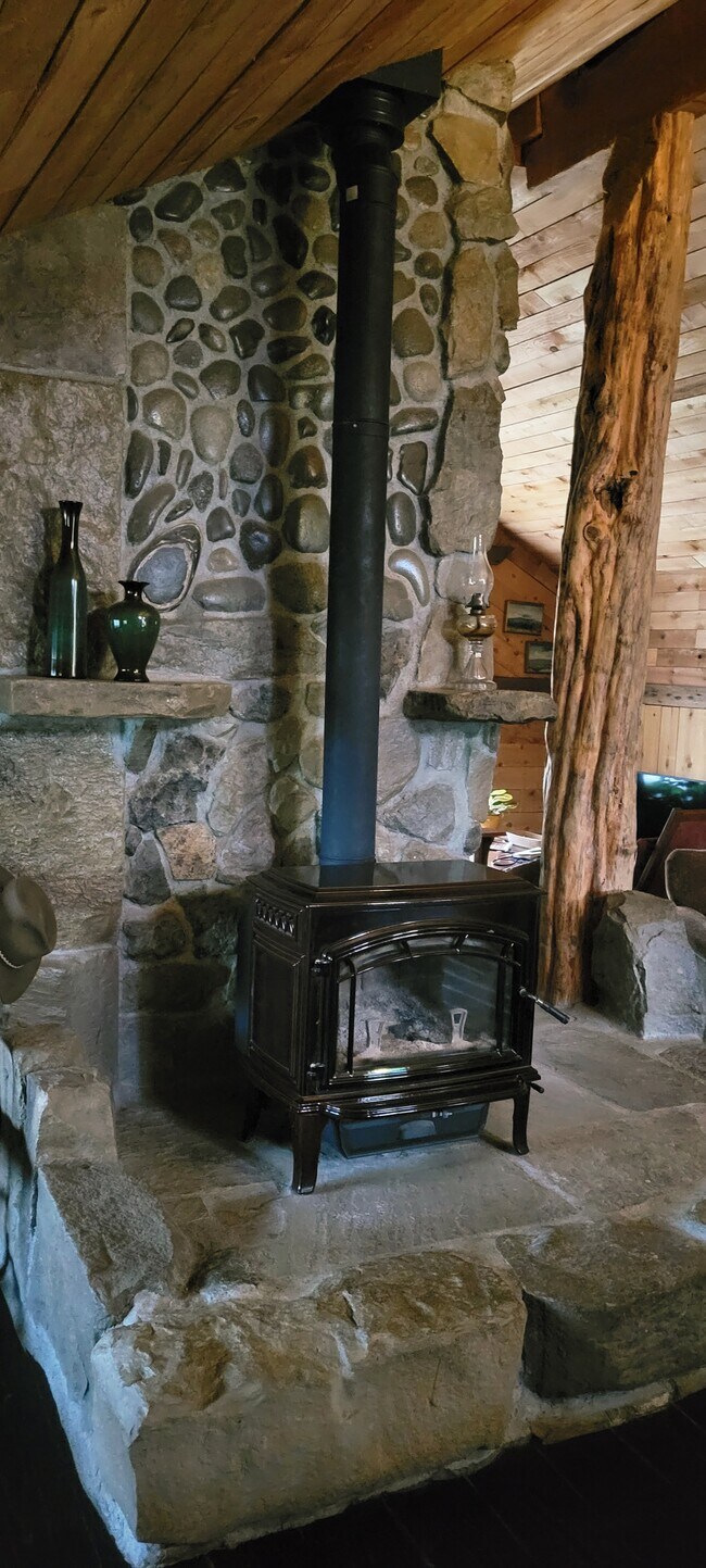 Building Photo - 1172 Old Town Loop Rd