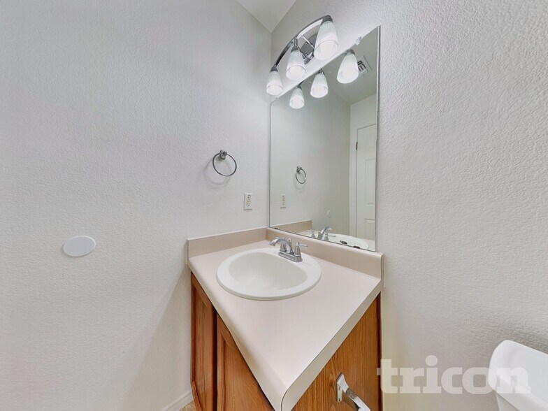 Building Photo - 228 Fall Creek Dr