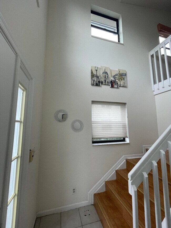 Building Photo - 10910 Lakemore Ln