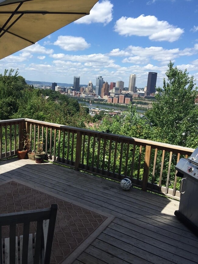 Building Photo - Available MAY 2026 - 2 Bedroom, 2 Bath Home w/ CRAZY City Views!