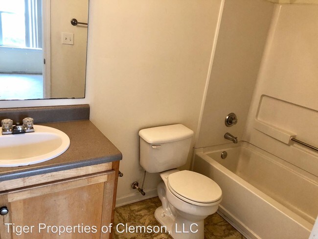 Building Photo - 3 br, 3 bath House - 1301 Harts Ridge Dr