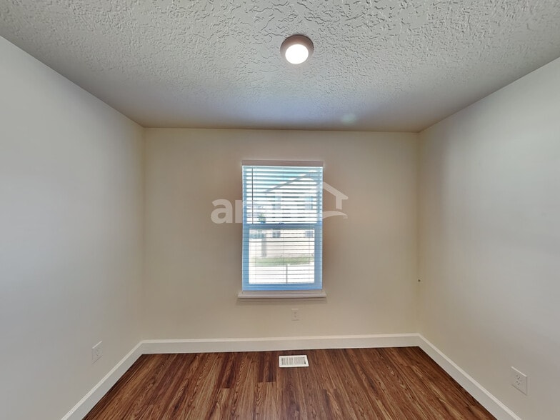 Building Photo - 2357 Surry Way