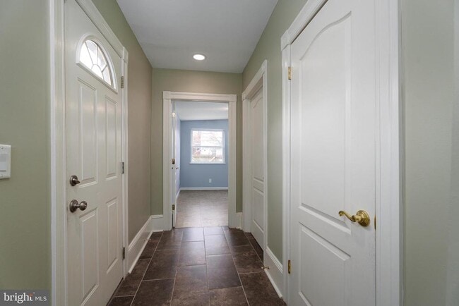 Building Photo - 236 Mercer St