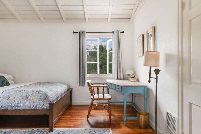 Building Photo - 1850 Castellana Rd