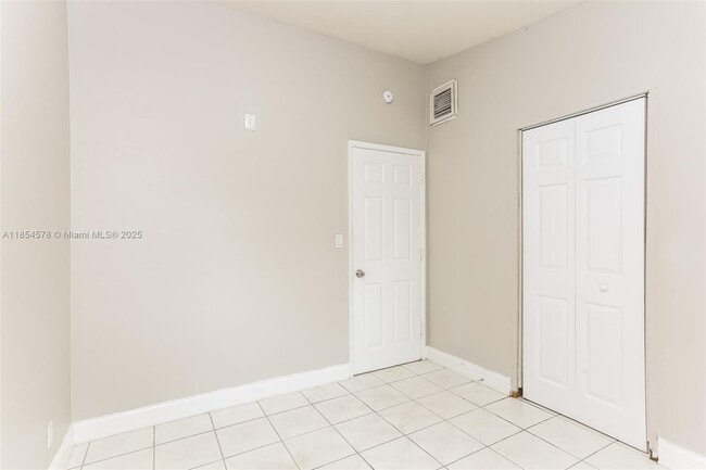 Building Photo - 1290 SW 28th Ave