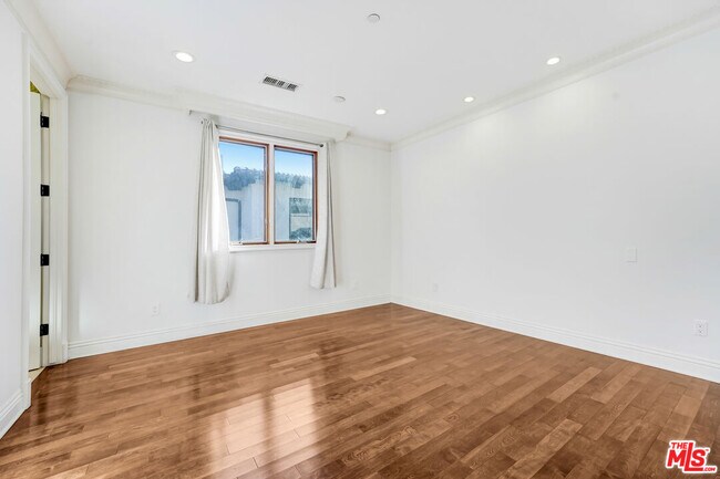 Building Photo - 219 S Willaman Dr