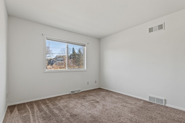 Building Photo - 1302 N Gammon Rd