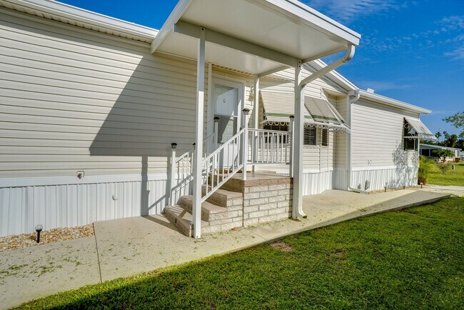 Building Photo - 1000 Kings Hwy