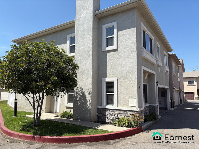 Primary Photo - Bright & Stylish 4BR Townhouse with Privat...