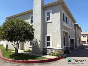 Building Photo - Bright & Stylish 4BR Townhouse with Privat...