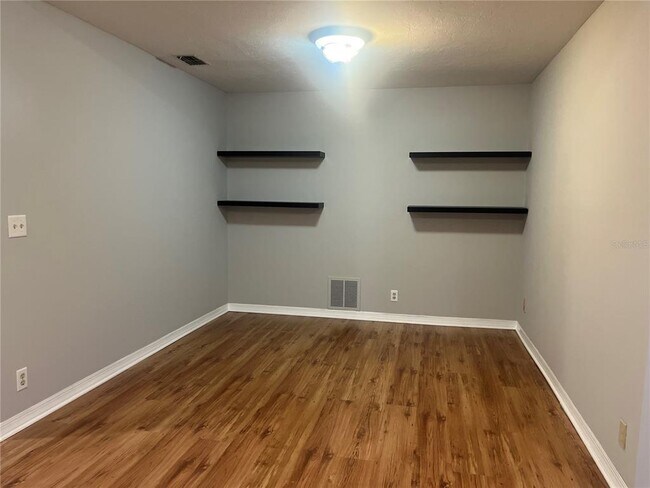 Building Photo - 7 Teak Ct