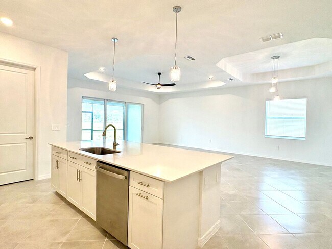 Building Photo - Brand New Luxury Rental in Wellen Park – Never Lived In!