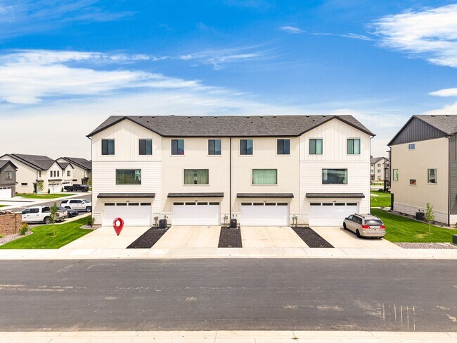 Building Photo - 608 1760 N