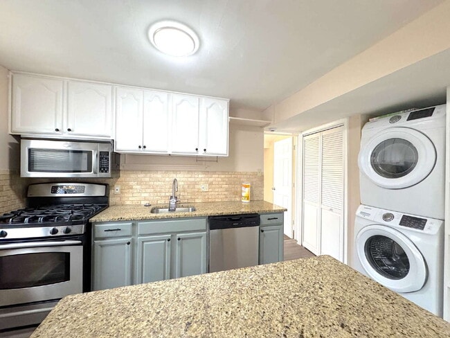 Building Photo - 5612 7th Rd S