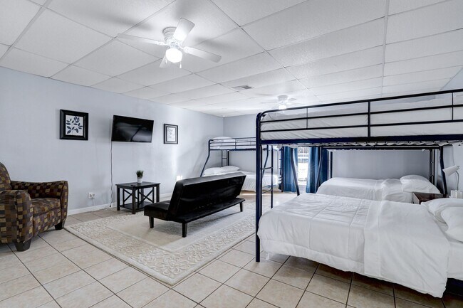 Building Photo - 10535 Breeds Hill Dr