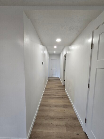 Building Photo - 844 W Fallow Dr