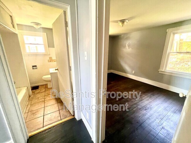 Building Photo - 506 Ninth St