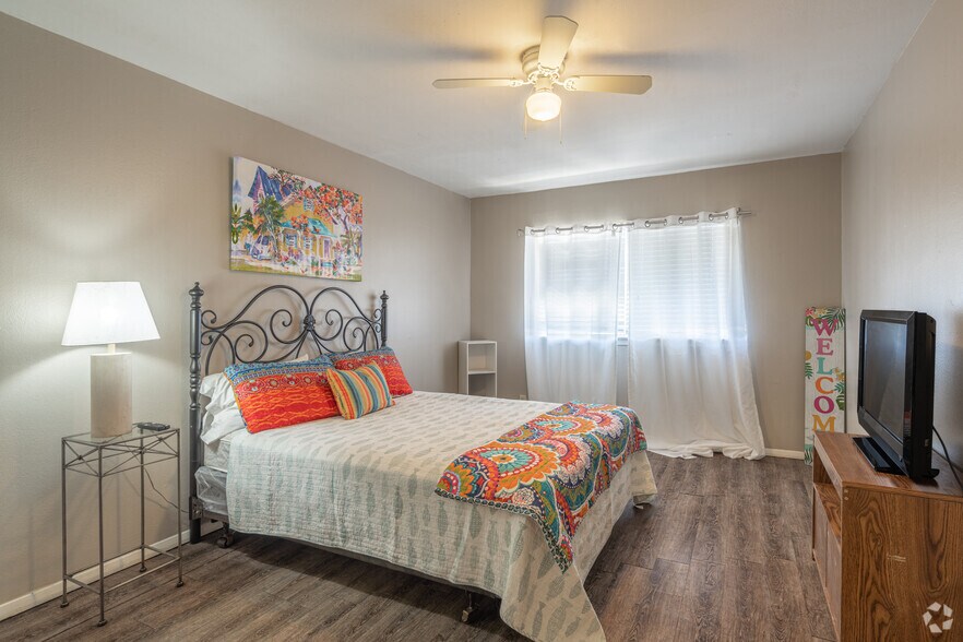 1BR, 1BA - 750SF - Riverbend