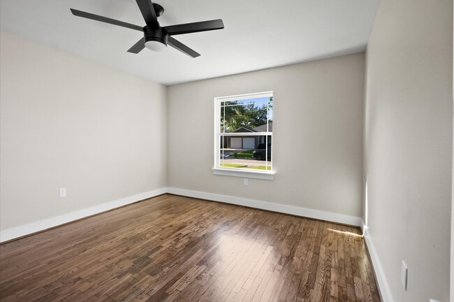 Building Photo - 4850 Marietta Ln