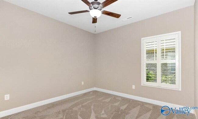 Building Photo - 138 Legacy Cove Dr SW