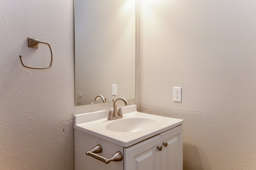 Building Photo - 8115 Maple Meadow Dr