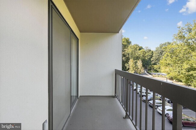 Building Photo - 800 Avondale Rd