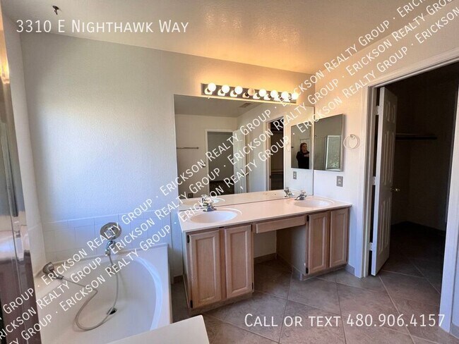 Building Photo - 3310 E Nighthawk Wy