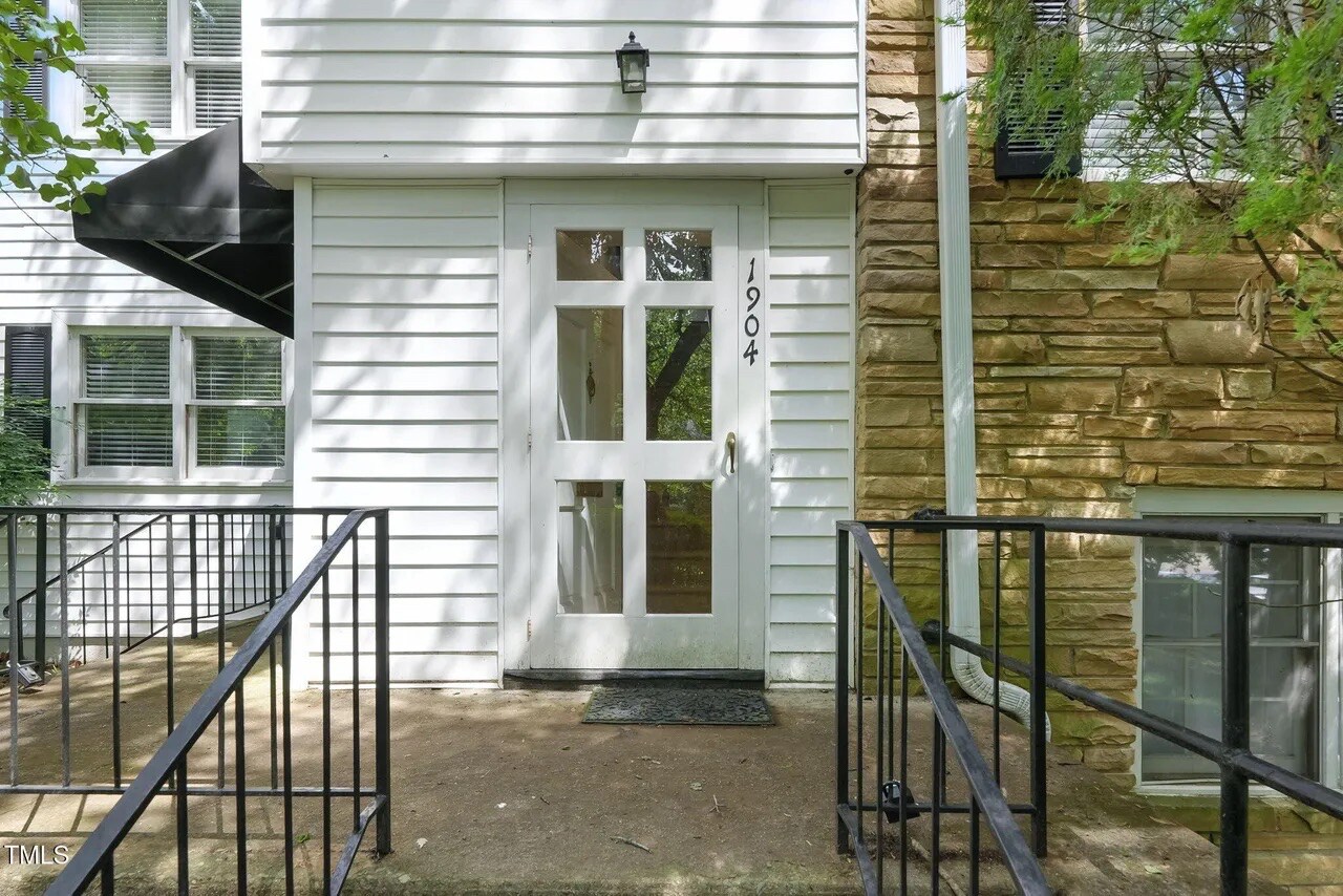 Building Photo - Room in Condo on Smallwood Dr