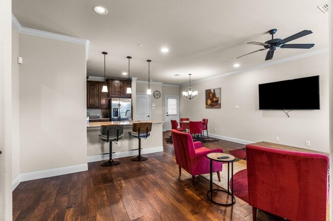 Building Photo - 1225 Pebblebrook Ln