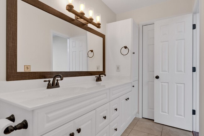 Building Photo - 967 Grand Canal St