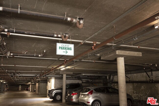 Building Photo - 13801 Oxnard St