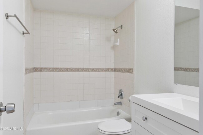 Building Photo - 417 W Mission Dr