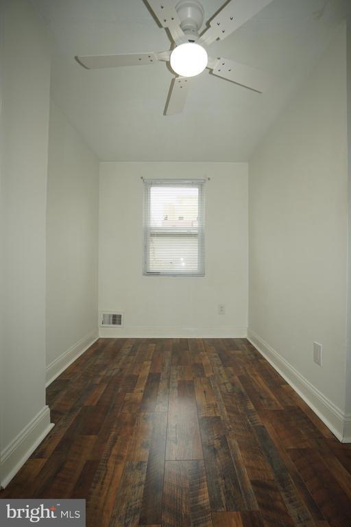 Building Photo - 539 Turner St