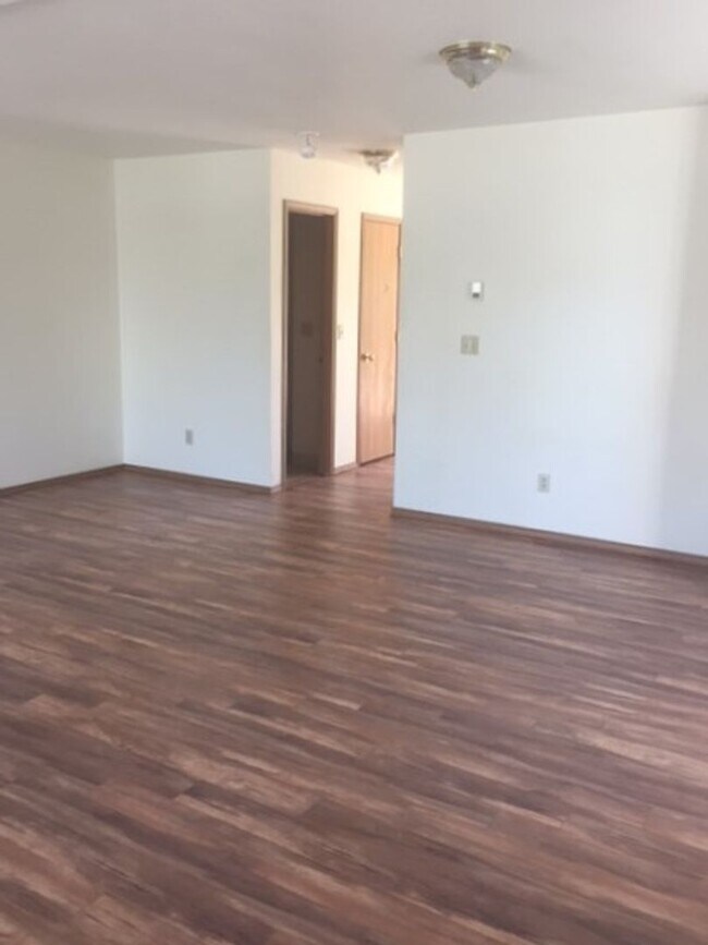 Building Photo - 1731 W Kagy Blvd