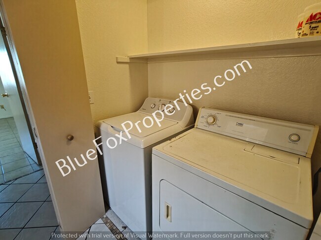 Building Photo - 2718 W Jennie Ln