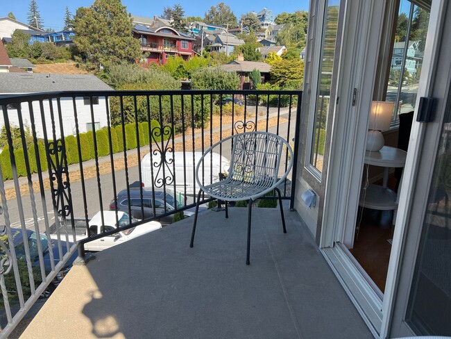 Building Photo - 2 Bed / 2 Bath Bay-View Condo for Rent in ...