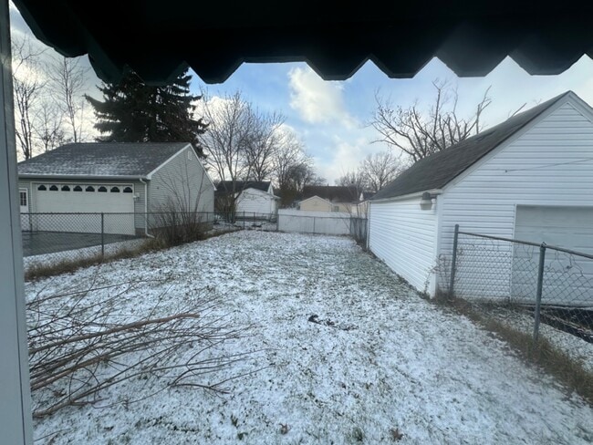 Building Photo - 112 N Edgehill Ave