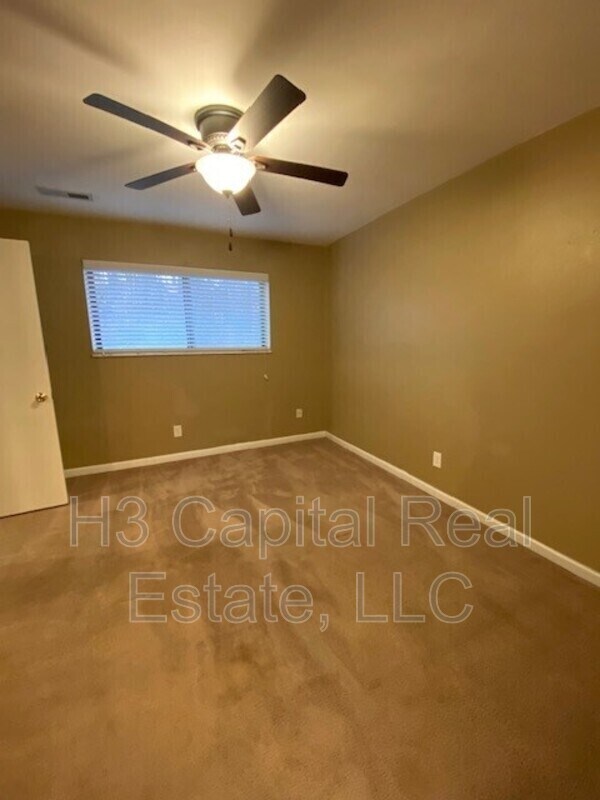 Building Photo - 31 Rosehaven Dr