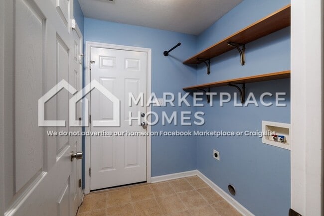 Building Photo - 512 Marble Falls