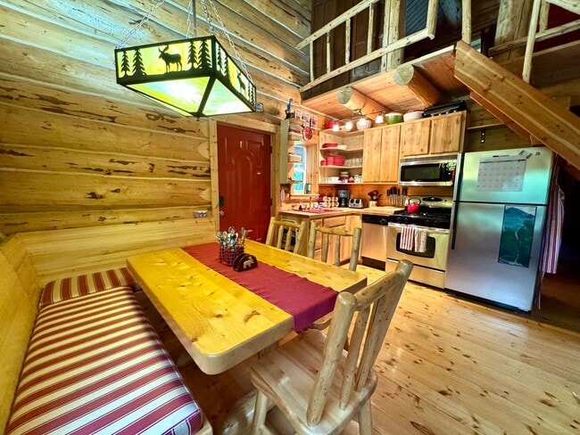 Building Photo - ALASKAN CABIN IN THE WOODS!