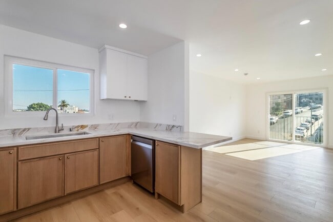 Building Photo - 713 New Depot St