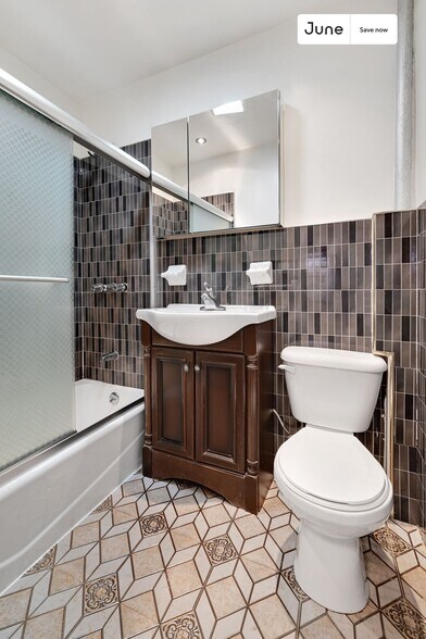 Building Photo - 41 W 46th St