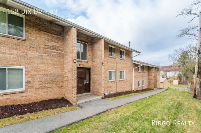 Building Photo - LOOK & LEASE SPECIAL - Modern Comfort: 1 B...