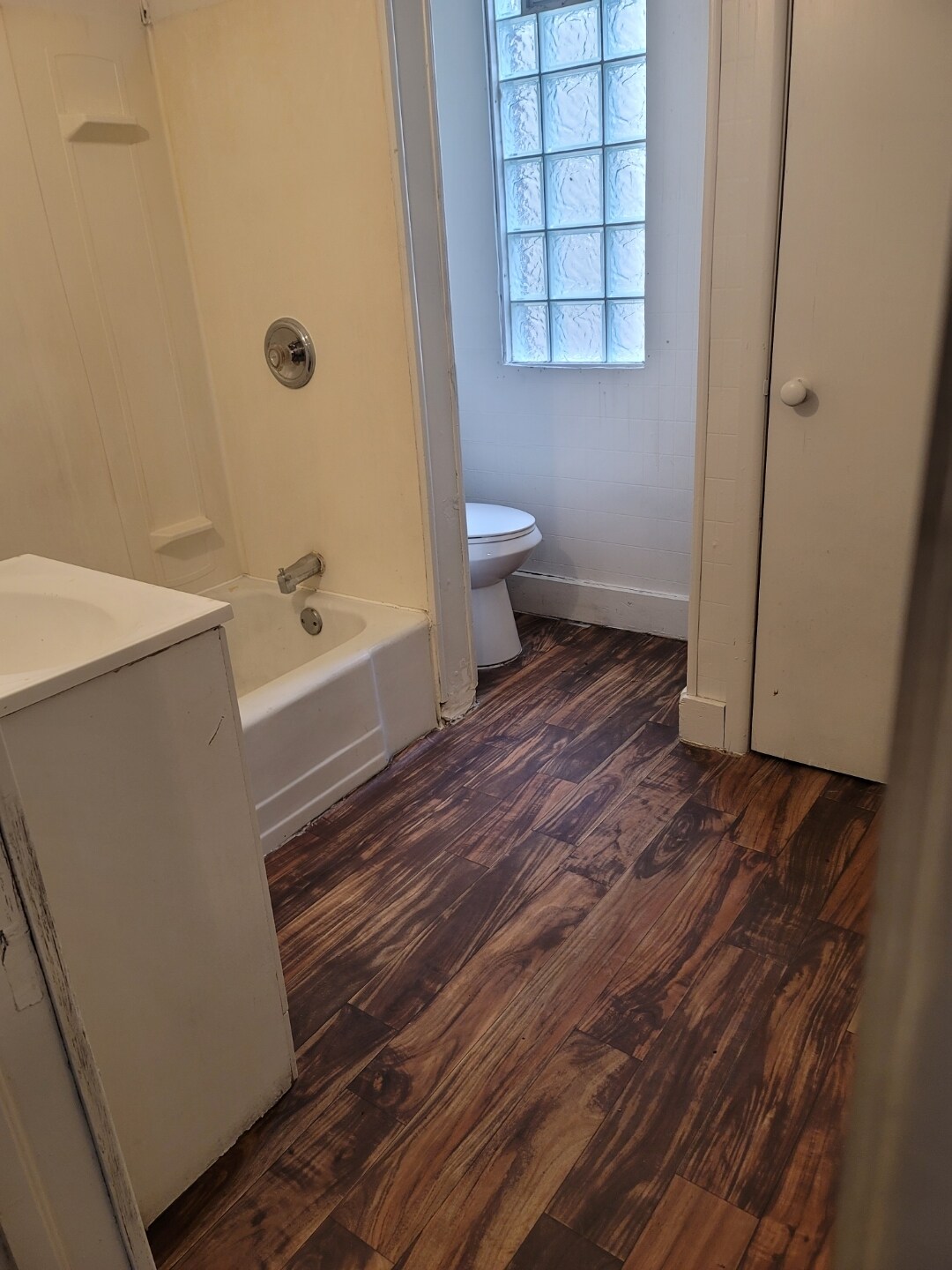 Building Photo - 1608 W Lincoln Ave