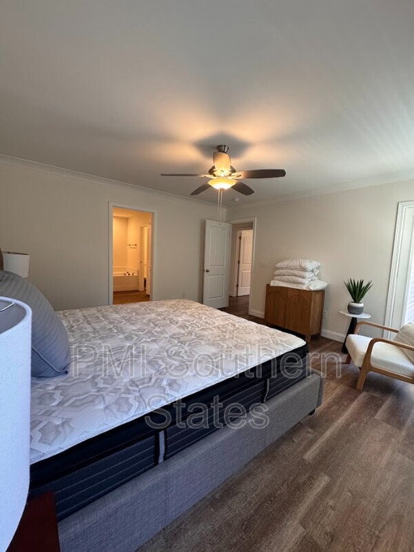 Building Photo - 401 Albus Dr