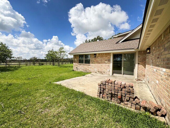 Building Photo - 5121 FM 446