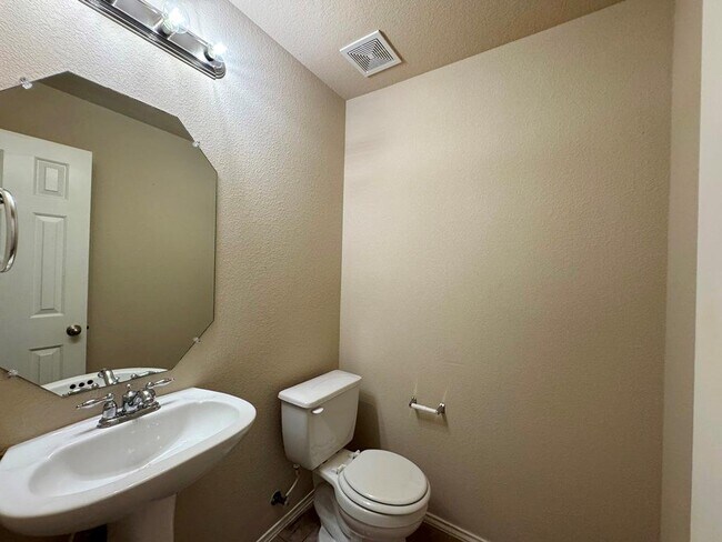 Building Photo - 1005 Gentry Dr